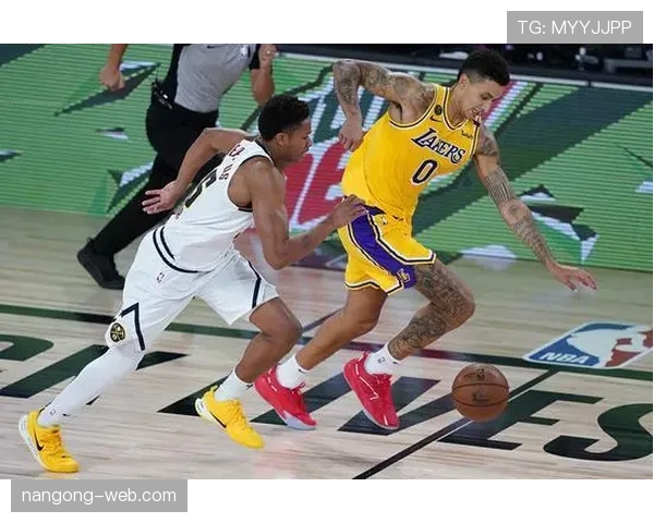 库兹马无球掩护拉开空间助力湖人稳定得分效率