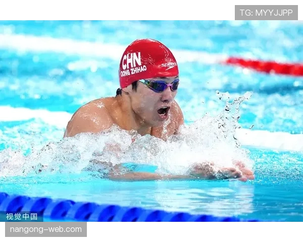 董志豪赛场上严肃，下了场居然爱穿拖鞋到处晃？这反差真让人笑喷！