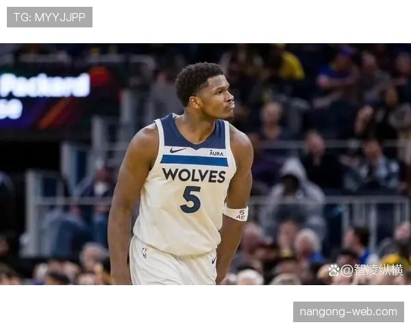 爱德华兹无球切入效率提升，主导森林狼进攻拉开空间