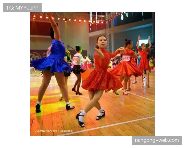 管晨辰家里摆满奖杯，却天天吃泡面？