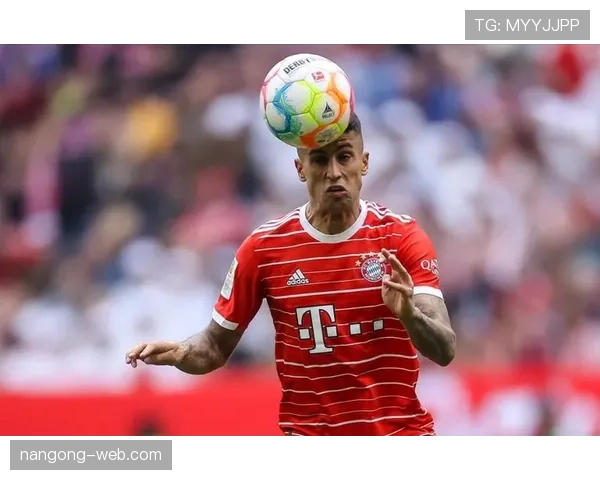 拜仁夏窗危机：引援不力加剧阵容矛盾，新赛季争冠之路蒙上阴影？