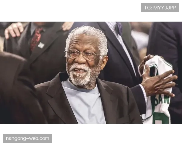 拉塞尔抢篮板效率远超贾巴尔 助力球队防守体系优化